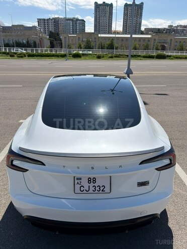 Tesla Model 3-4