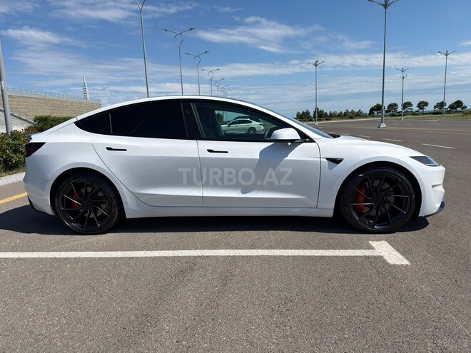 Tesla Model 3-3