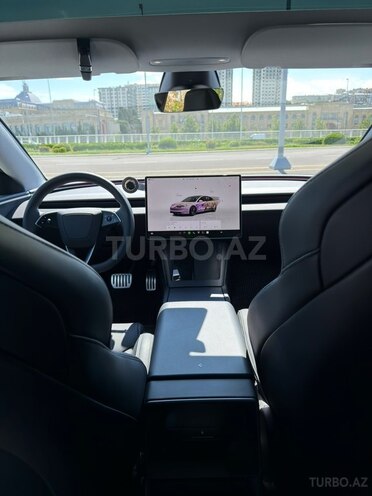 Tesla Model 3-6
