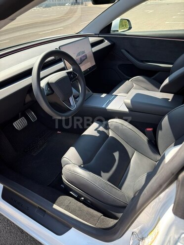 Tesla Model 3-5