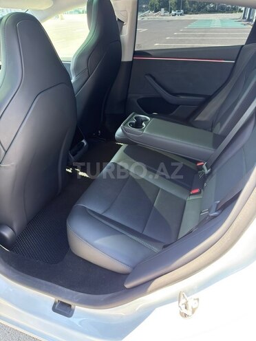 Tesla Model 3-7