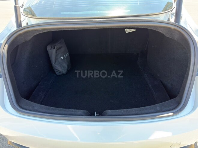 Tesla Model 3-8