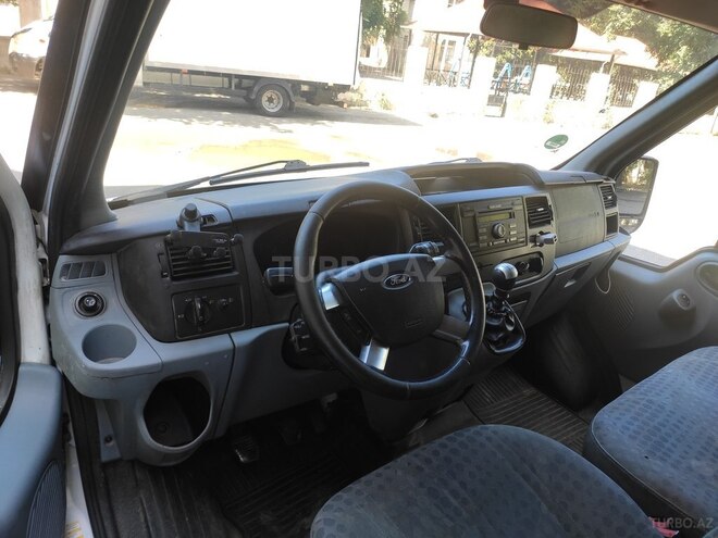 Ford Transit-7