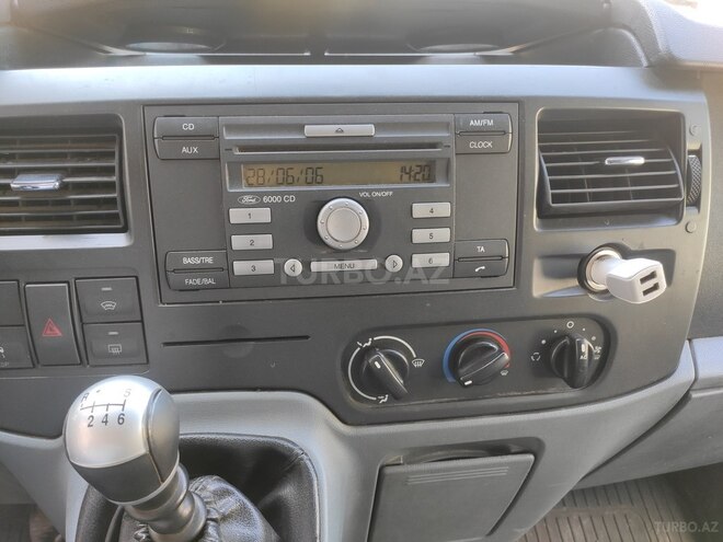 Ford Transit-3
