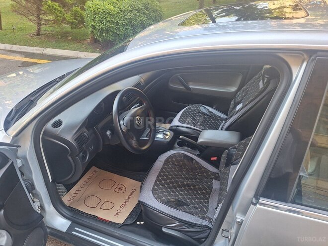 Volkswagen Passat-8