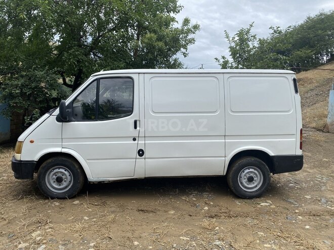 Ford Transit-3
