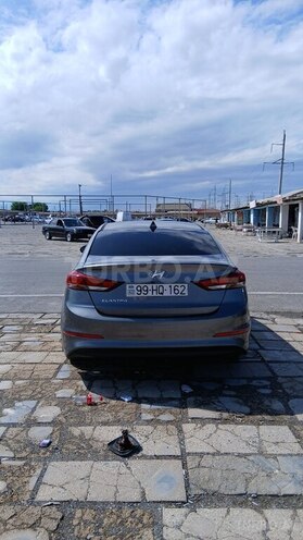 Hyundai Elantra-3