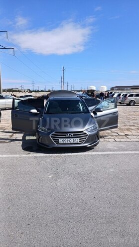Hyundai Elantra-2