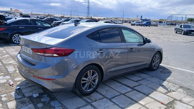 Hyundai Elantra-5