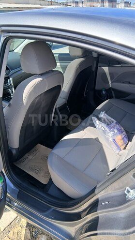 Hyundai Elantra-6