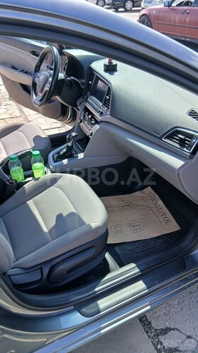 Hyundai Elantra-8