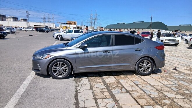 Hyundai Elantra-10