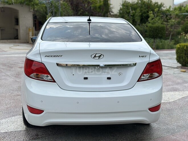 Hyundai Accent-5