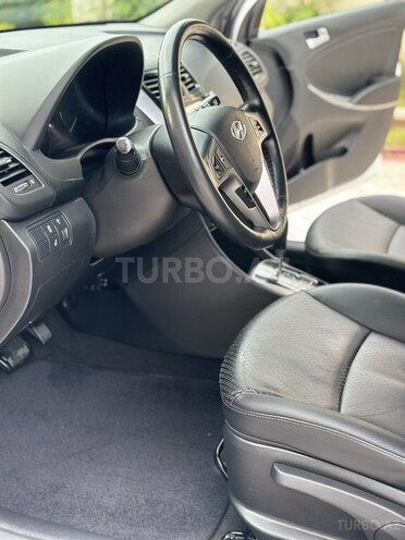 Hyundai Accent-9