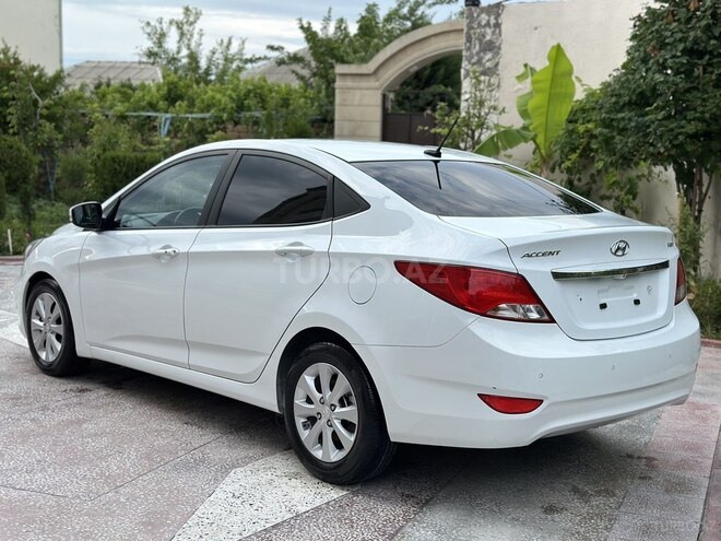 Hyundai Accent-4