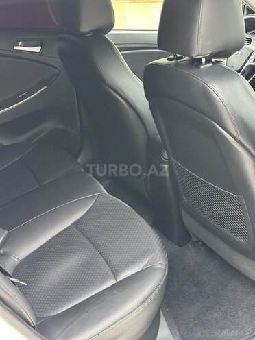 Hyundai Accent-10