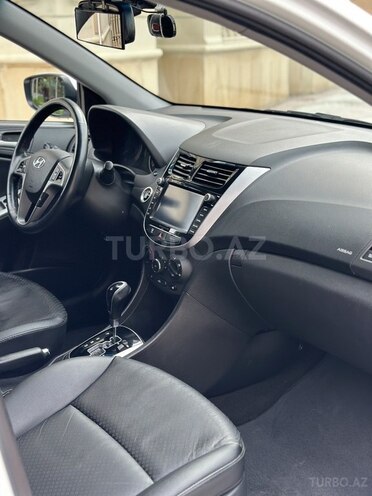 Hyundai Accent-7