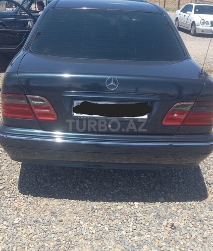 Mercedes E 200-2