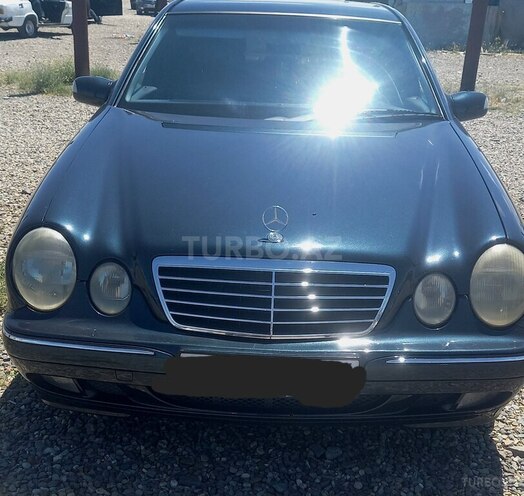 Mercedes E 200-1