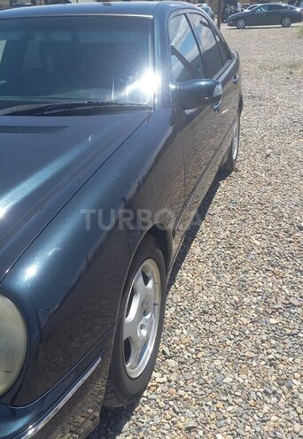 Mercedes E 200-4