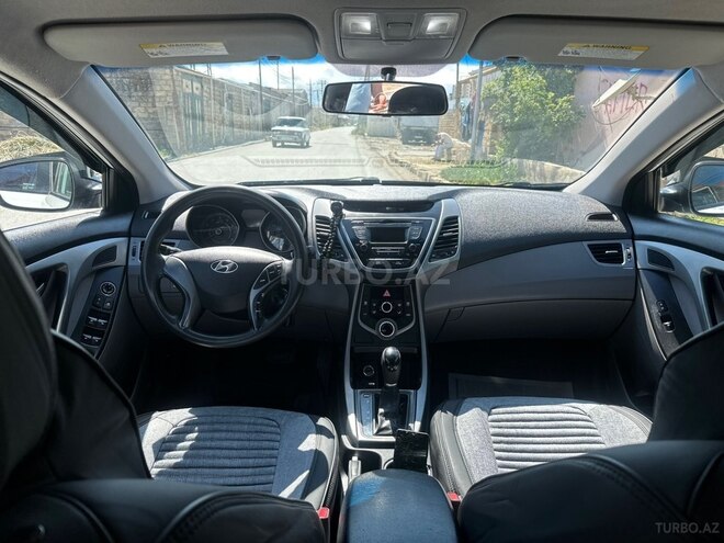 Hyundai Elantra-3