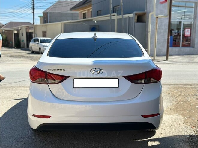 Hyundai Elantra-2