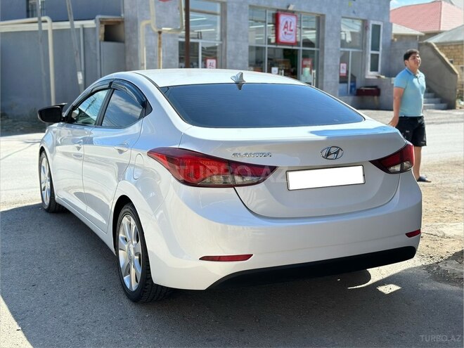 Hyundai Elantra-6