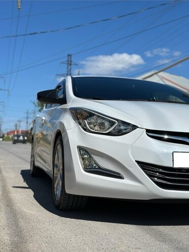 Hyundai Elantra-8