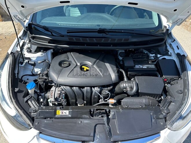 Hyundai Elantra-9