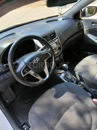 Hyundai Accent-9