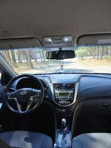 Hyundai Accent-7
