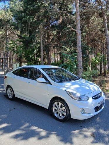 Hyundai Accent-6