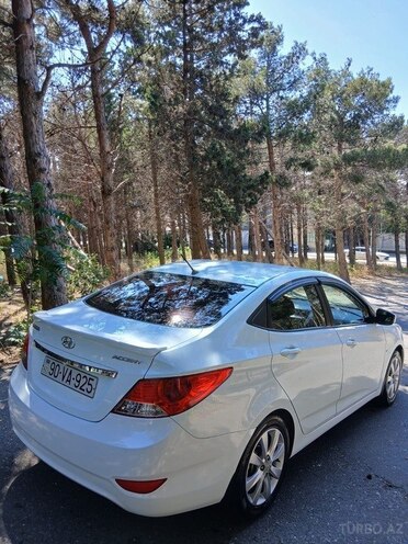 Hyundai Accent-4