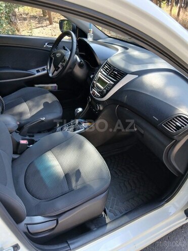 Hyundai Accent-8