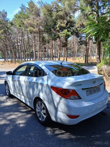 Hyundai Accent-5