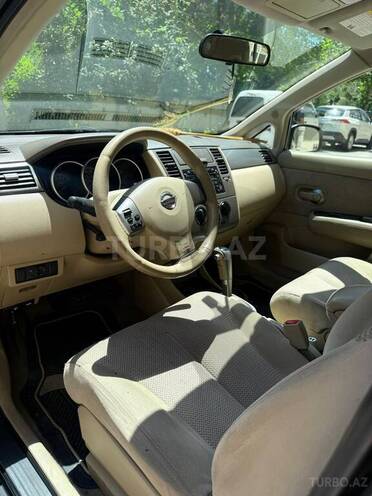 Nissan Tiida-4