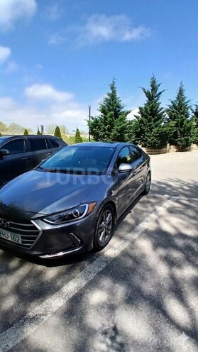Hyundai Elantra-11