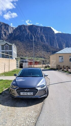 Hyundai Elantra-12