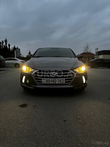 Hyundai Elantra-15