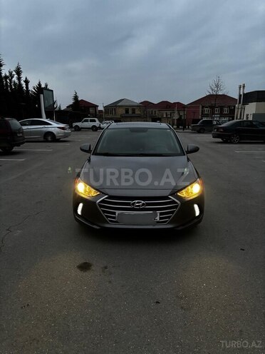 Hyundai Elantra-16