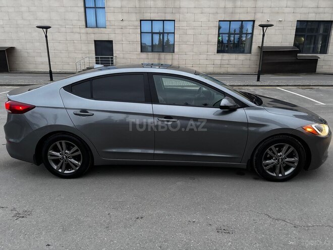 Hyundai Elantra-18