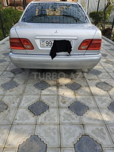 Mercedes E 280-2