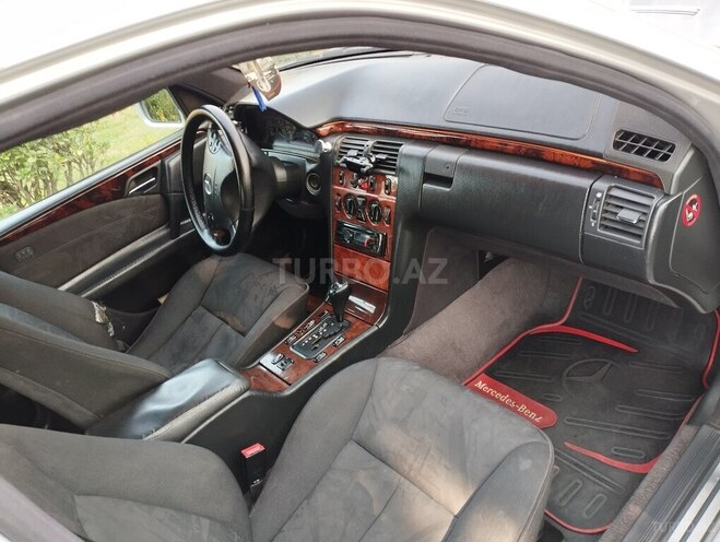 Mercedes E 280-5