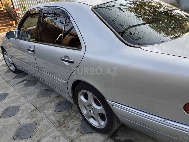 Mercedes E 280-3