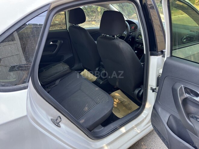 Volkswagen Polo-6