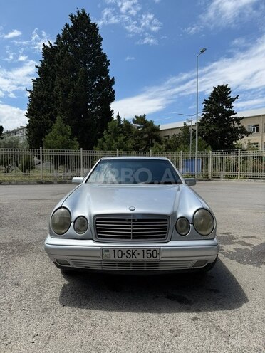 Mercedes E 230-1