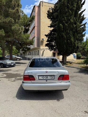 Mercedes E 230-5