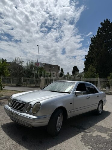 Mercedes E 230-3