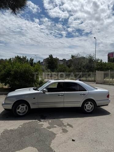 Mercedes E 230-4
