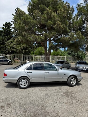 Mercedes E 230-6